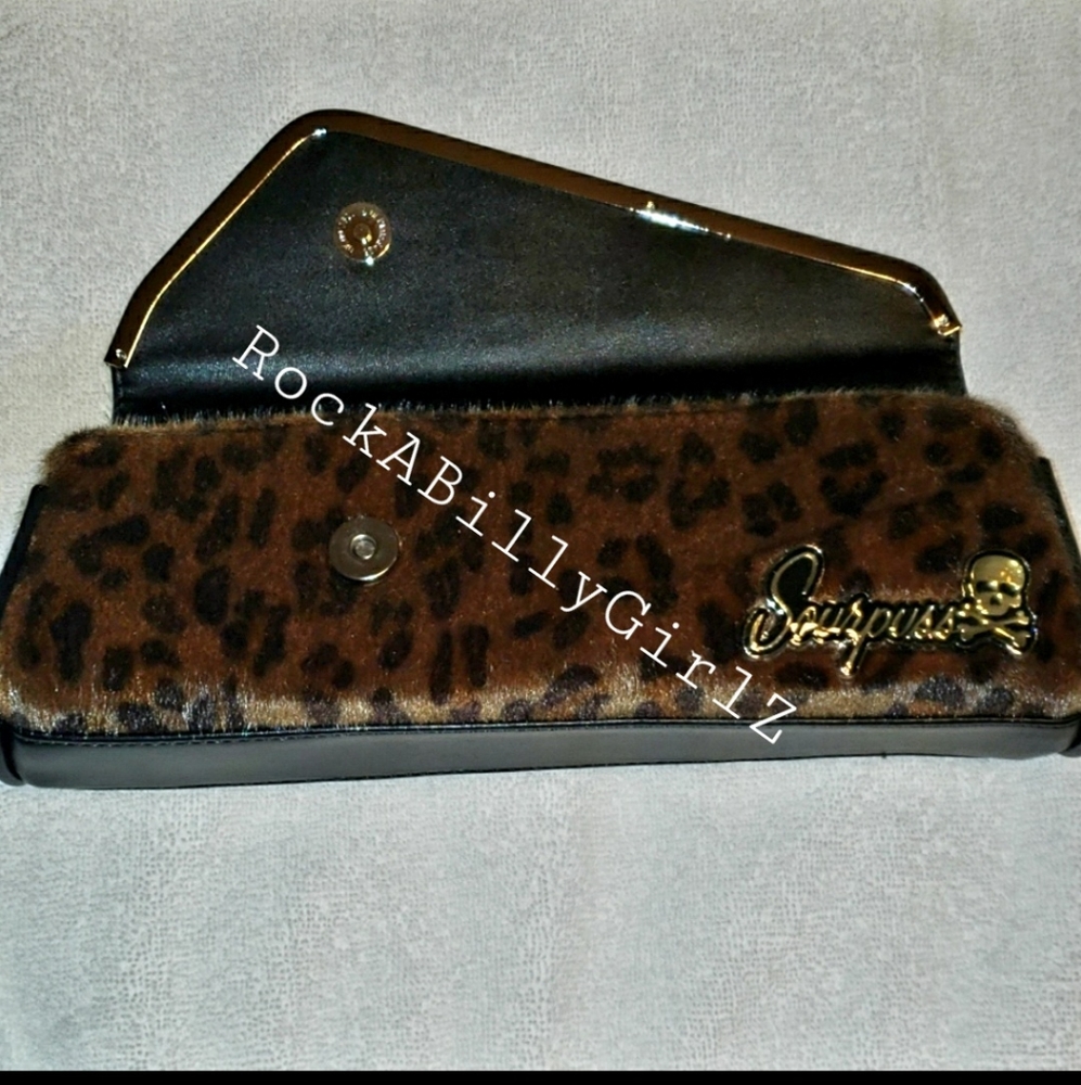 Sourpuss Tan Leopard Faux Fur Magnetic Closure Clutch Purse w Black Satin Lining - Picture 2 of 10